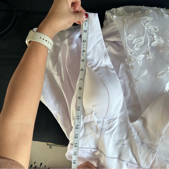 Mingda’s wedding gown new with tag cup 34 A-B - Picture 9 of 13